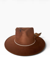 將圖片載入圖庫檢視器 Chapeau Bohème Marron Nomad – Pièce unique ICONIC
