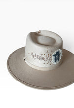 Carica l'immagine nel visualizzatore di Gallery, Chapeau Bohème Beige Alegria – Pièce unique BASIC
