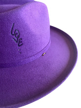 Charger l'image dans la galerie, Chapeau Bijou chaine dorée & Pierre de cristal FEDORA Violet foncé