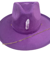 Charger l'image dans la galerie, Chapeau Bijou chaine dorée & Pierre de cristal FEDORA Violet foncé