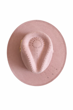 Charger l'image dans la galerie, Chapeau Bijou Broche FEDORA Vieux rose