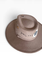 將圖片載入圖庫檢視器 Chapeau Bohème Taupe Soul – Pièce unique BASIC
