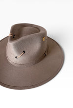 將圖片載入圖庫檢視器 Chapeau Bohème Taupe Soul – Pièce unique BASIC
