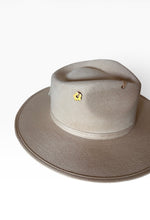 Carica l'immagine nel visualizzatore di Gallery, Chapeau Bohème Beige Alegria – Pièce unique BASIC

