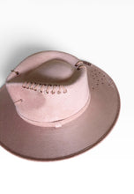 Carica l'immagine nel visualizzatore di Gallery, Chapeau Bohème Vieux Rose – Pièce unique ICONIC
