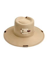 Charger l'image dans la galerie, Chapeau FEDORA Beige ICONIC

