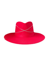 Charger l'image dans la galerie, Chapeau FEDORA Rouge Glamour avec Bijoux Argentés
