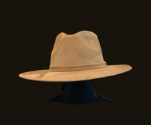 Charger l&#39;image dans la galerie, Chapeau FEDORA Camel avec personnalisation
