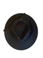 Charger l'image dans la galerie, Chapeau ROCK STAR Bijou Chaine &amp; Piercing FEDORA Noir
