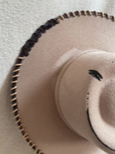 Charger et lire la vidéo dans la visionneuse de la Galerie, Chapeau FEDORA Taupe
